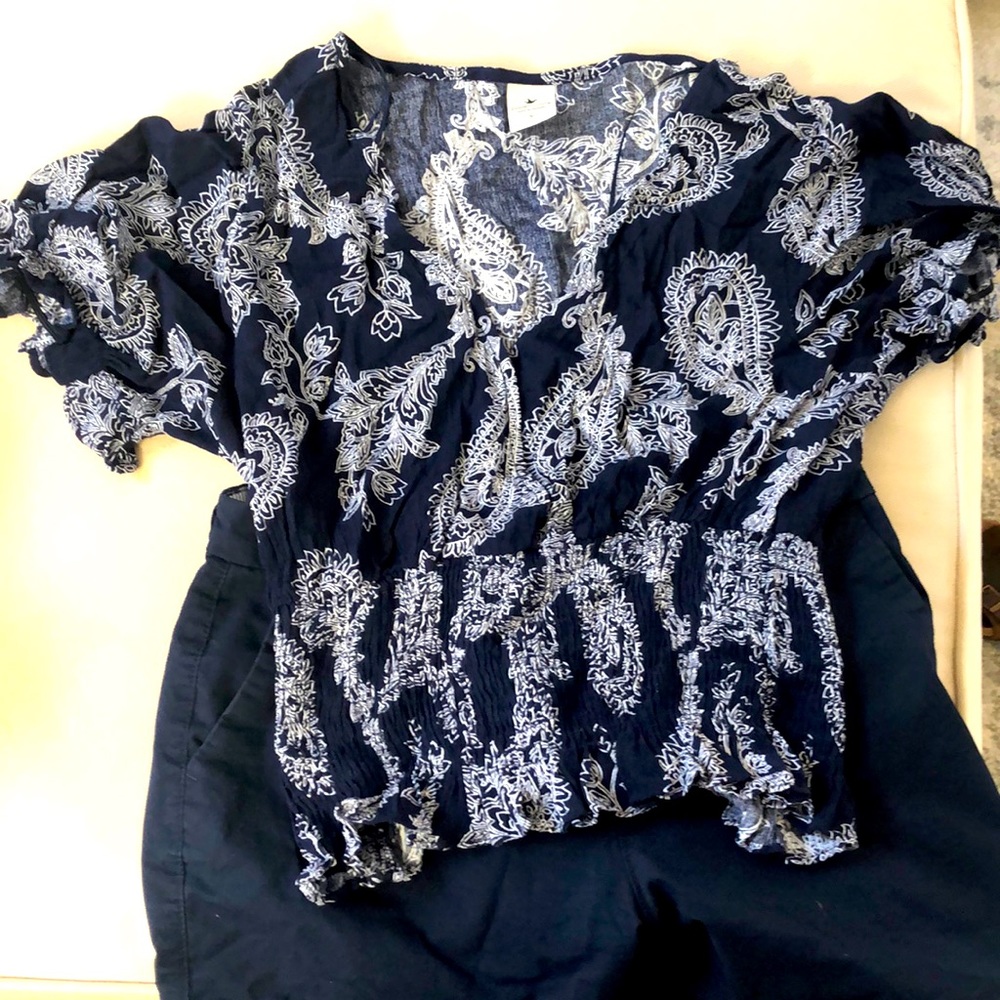 Woman’s blue/white crop top sz M
